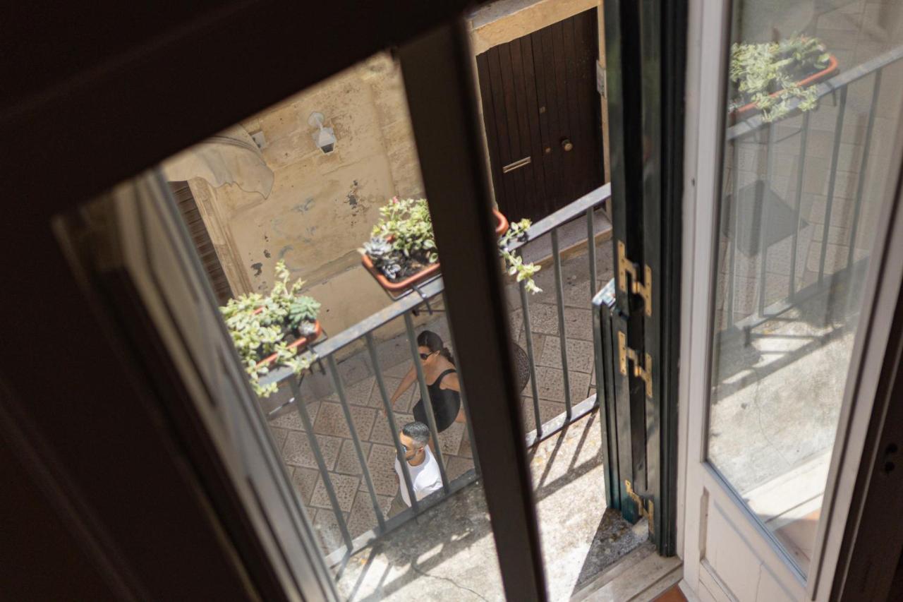 Palazzo Della Contessa - Suites & Breakfast เลชเช ภายนอก รูปภาพ