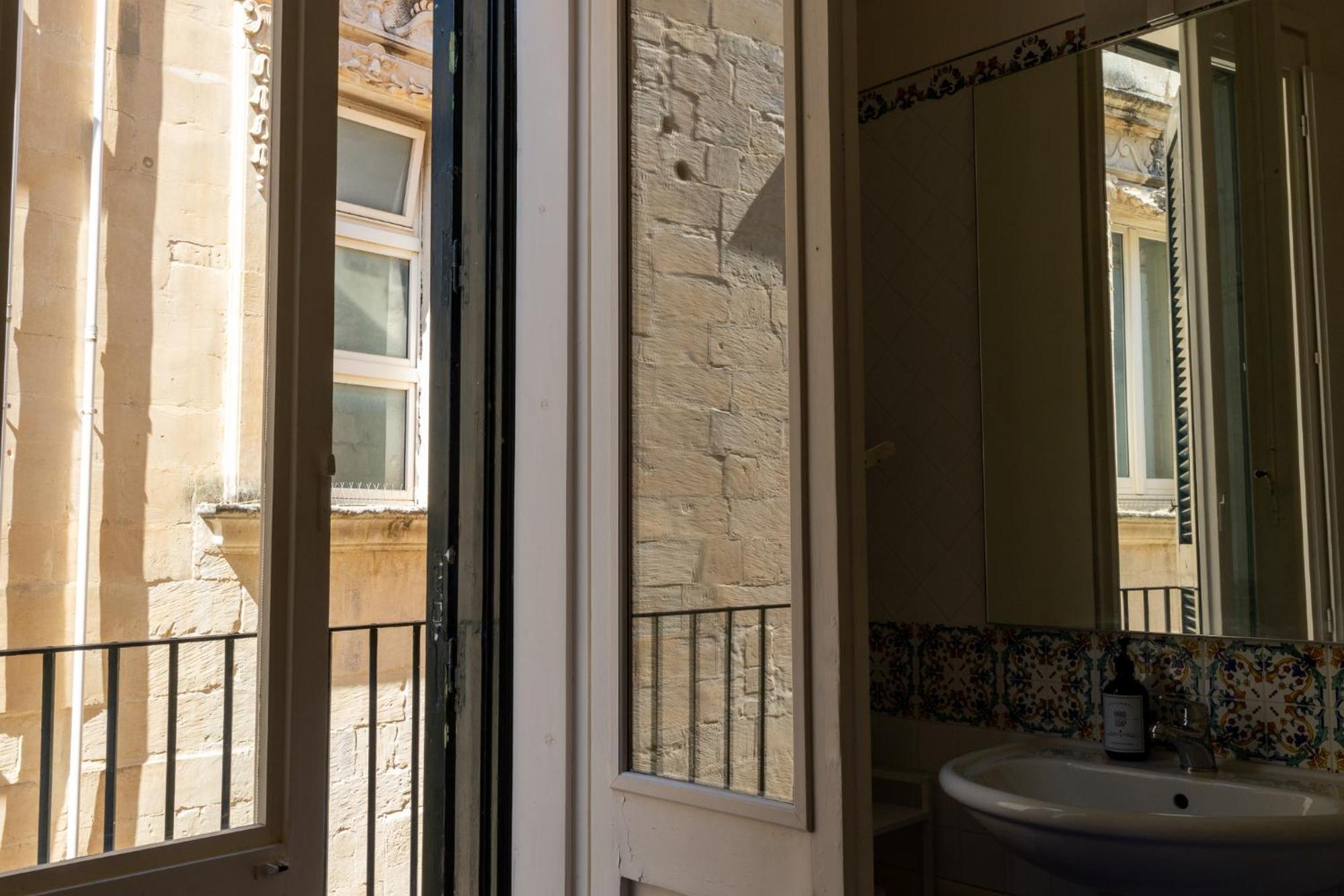 Palazzo Della Contessa - Suites & Breakfast เลชเช ภายนอก รูปภาพ